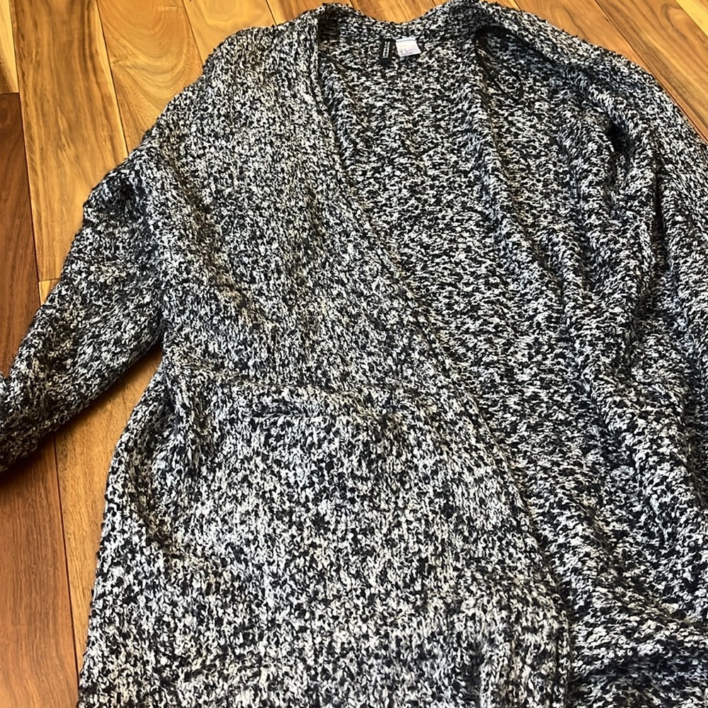 H&M Cardigan - Picture 2 of 5